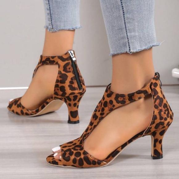 <Cheetah Print KITTEN Heals> - Picture 3 of 7